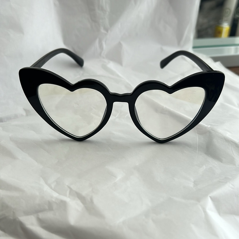 SAINT LAURENT Glasses
SL 181 LouLou Clear Heart Eyes Black - Picture 2 of 5